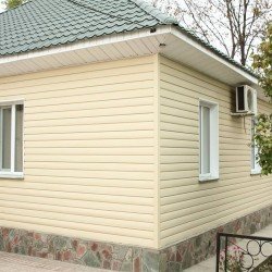 Сайдинг «БЛОК-ХАУС» КРЕМОВЫЙ 0,23*3,05м (U-Plast)